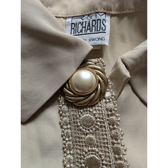 R&M Richards Beige Button-Up Blouse 14W W/ Decorative Pearl Button & Lace Trim - Picture 4 of 9